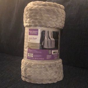 Better Homes and Gardens velvet plush throw